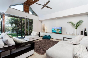 Byron Bay Accom 18A Childe Street, Belongil Beach - Belongil Beach Pavilion House